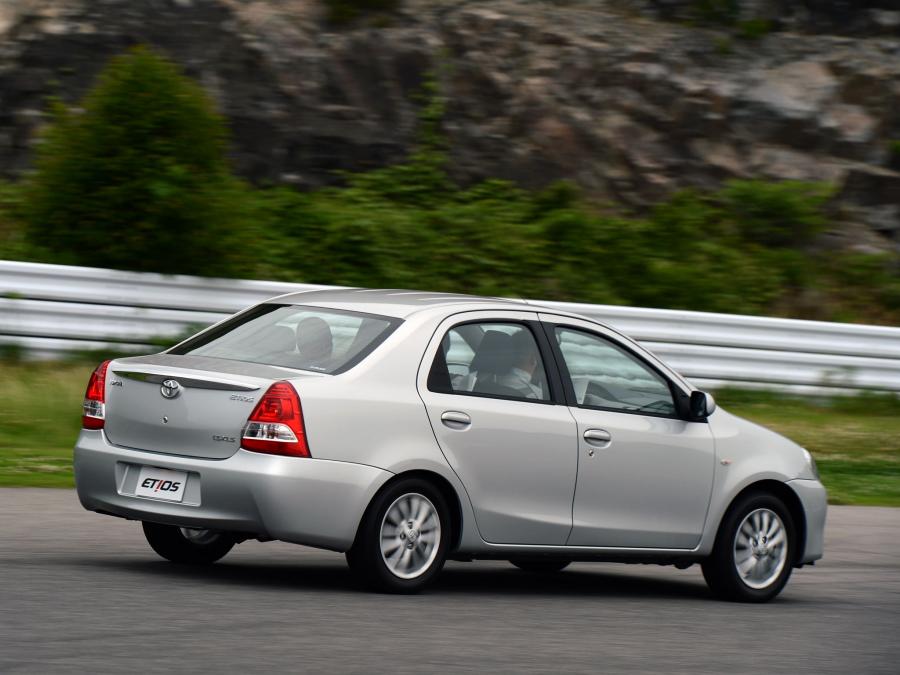  Toyota Etios Sedan 2012 года  (BR) (фото 3 из 6)